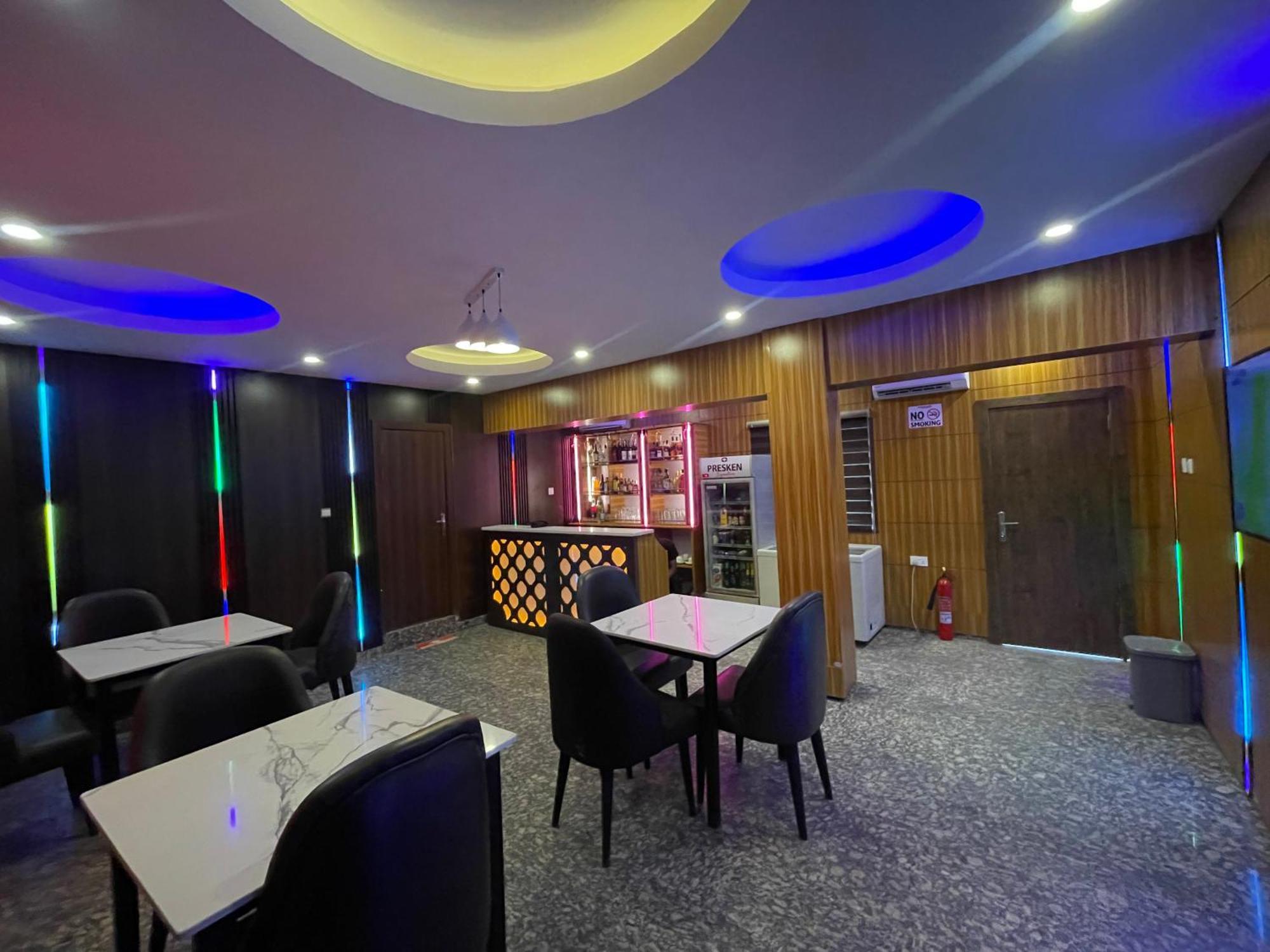 Presken Signature Ikeja Bagian luar foto